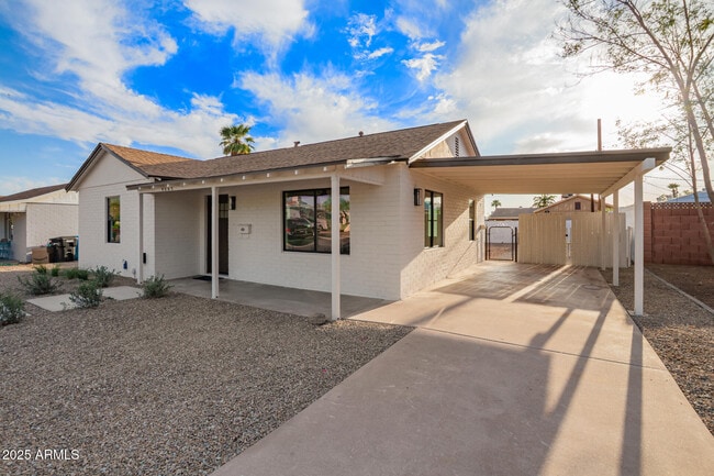 Building Photo - 9042 N 3rd Ave