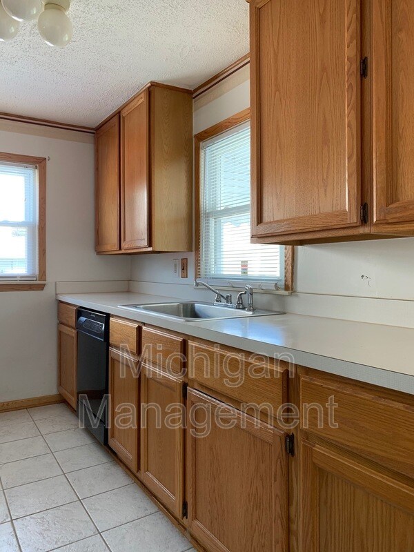 Building Photo - 7428 Deering St