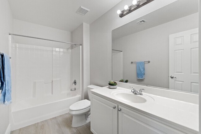 Building Photo - Southwest 3 bedrooms 2.5 bathrooms