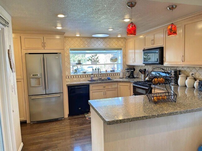 Building Photo - Beautifully Remodeled 3 Bedroom One Story ...
