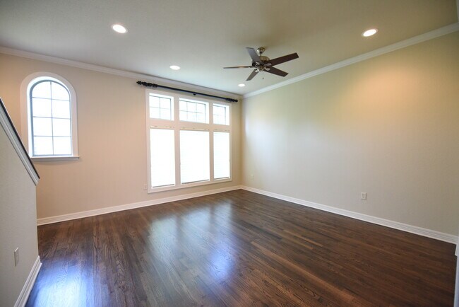 Building Photo - Beautiful 3-Story Lakewood Townhome!