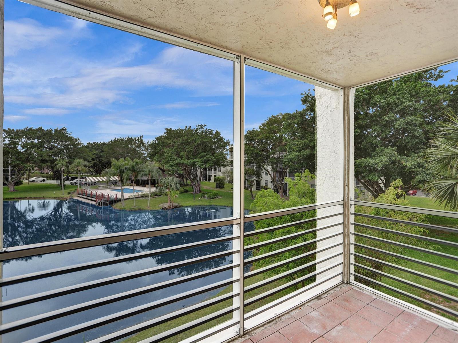 Building Photo - 9330 Lagoon Pl