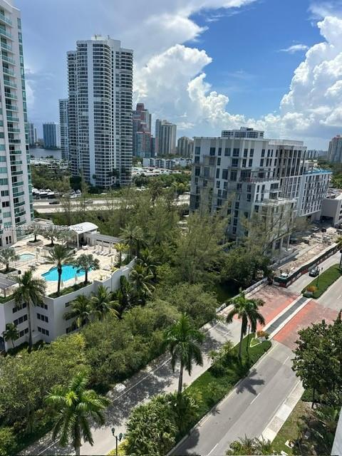 Building Photo - 19500 Turnberry Way