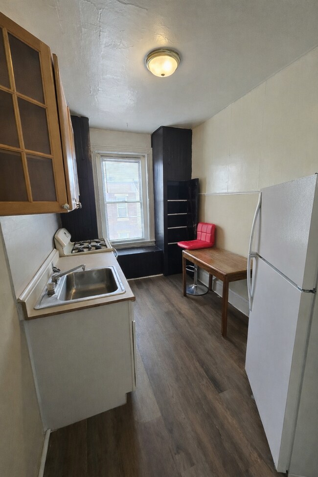 Building Photo - 1231 N 54th St