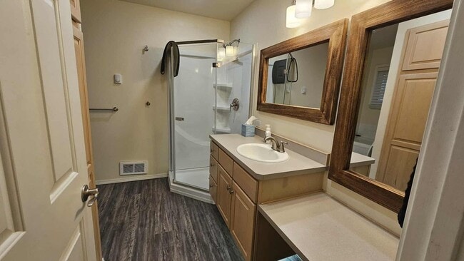 Building Photo - Fully Furnished Condo on Lake - This can b...