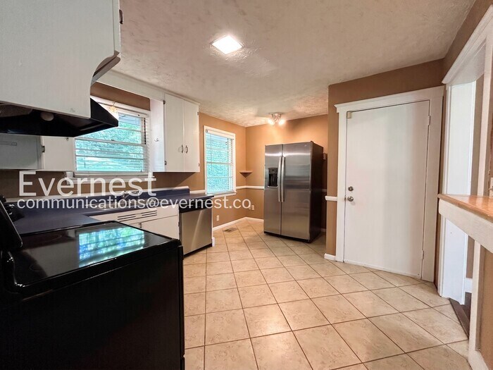 Building Photo - 4908 Briarwood Dr