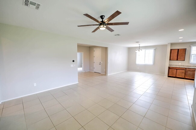 Building Photo - 4 Bedroom with new carpet and new interior paint in Saguaro Trails!