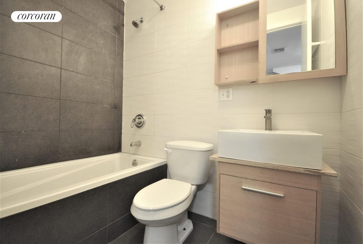 Building Photo - 98 Troy Ave