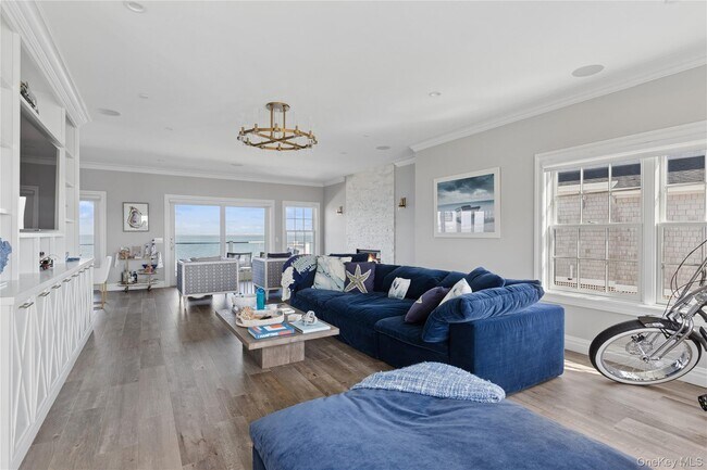 Building Photo - 39 Shinnecock Rd