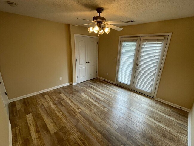 Building Photo - PRE-LEASING FOR AUGUST 2026! LIMITED TIME ...