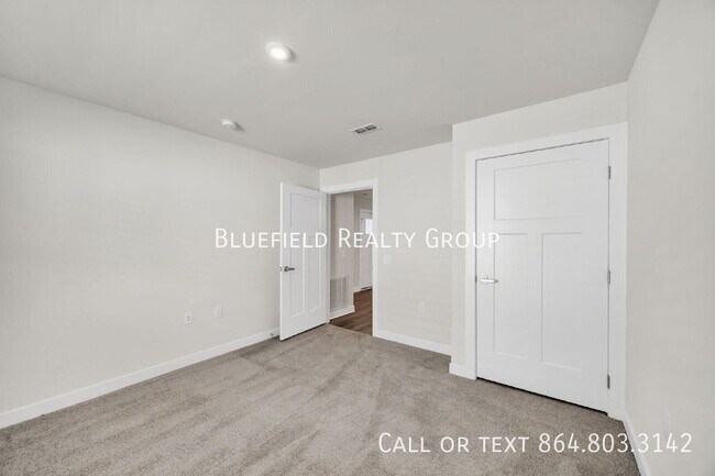 Building Photo - 128 Sylvester St