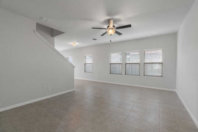 Building Photo - 466 Spinnaker Loop
