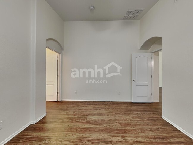 Building Photo - 15848 W Linden St