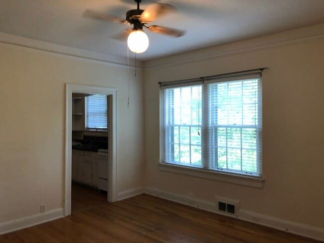 Building Photo - Historic 1 BR/1 BA Upstairs Apartment