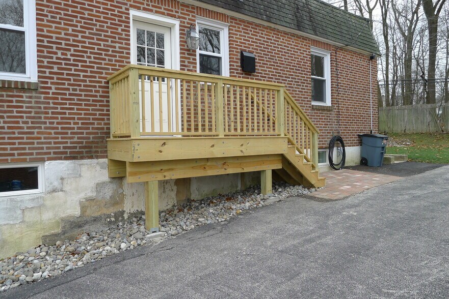 Building Photo - 278 Valley View Road