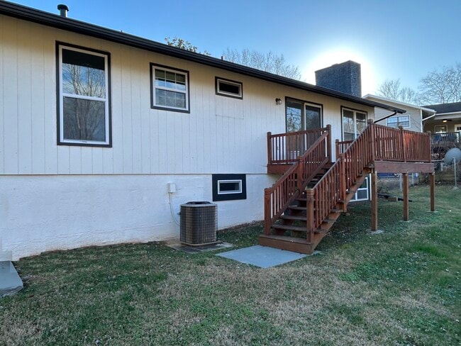 Building Photo - 244 Newport Rd