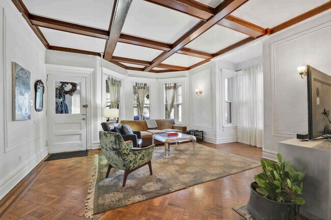 Building Photo - 1200 Beverley Rd