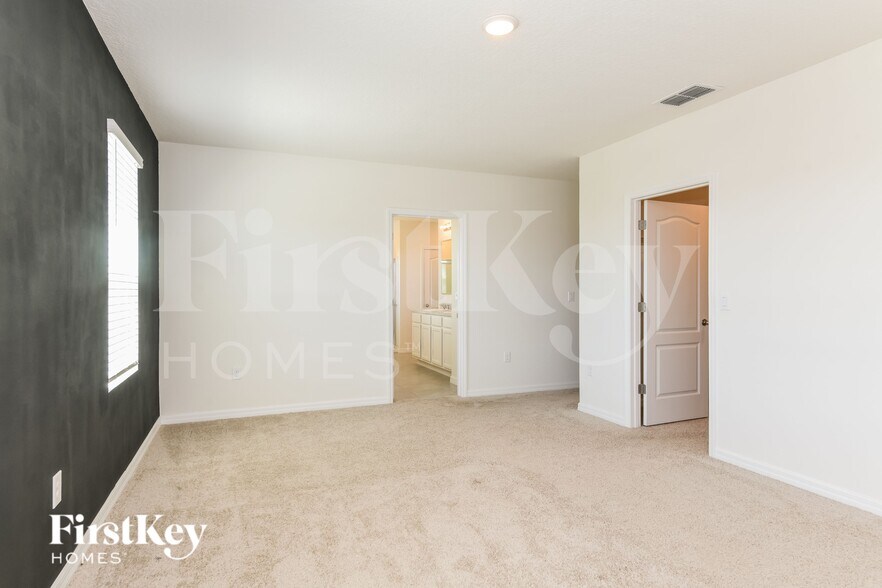 Building Photo - 3345 Wellborn Dr