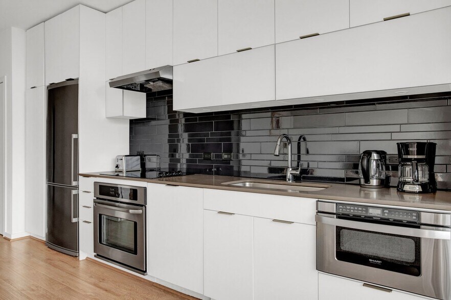 Kitchen (staged) - The Shay