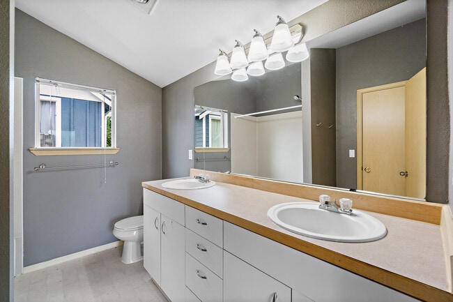 Building Photo - 8619 Delridge Way