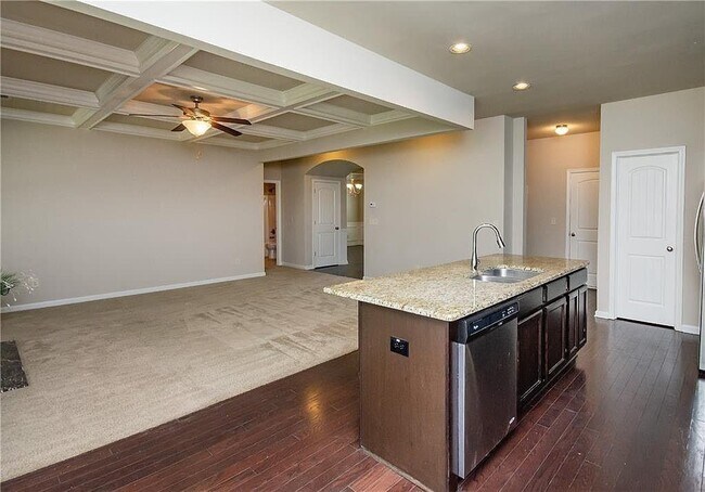 Building Photo - 7490 Silk Tree Pointe