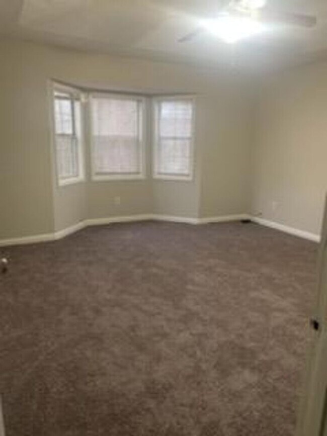 Building Photo - 4866 Fenbrook Dr