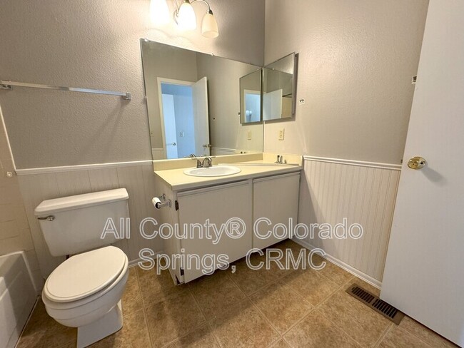 Building Photo - 2027 Bristlecone Dr