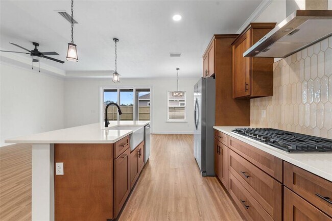 Building Photo - 6735 SW 10th Ln