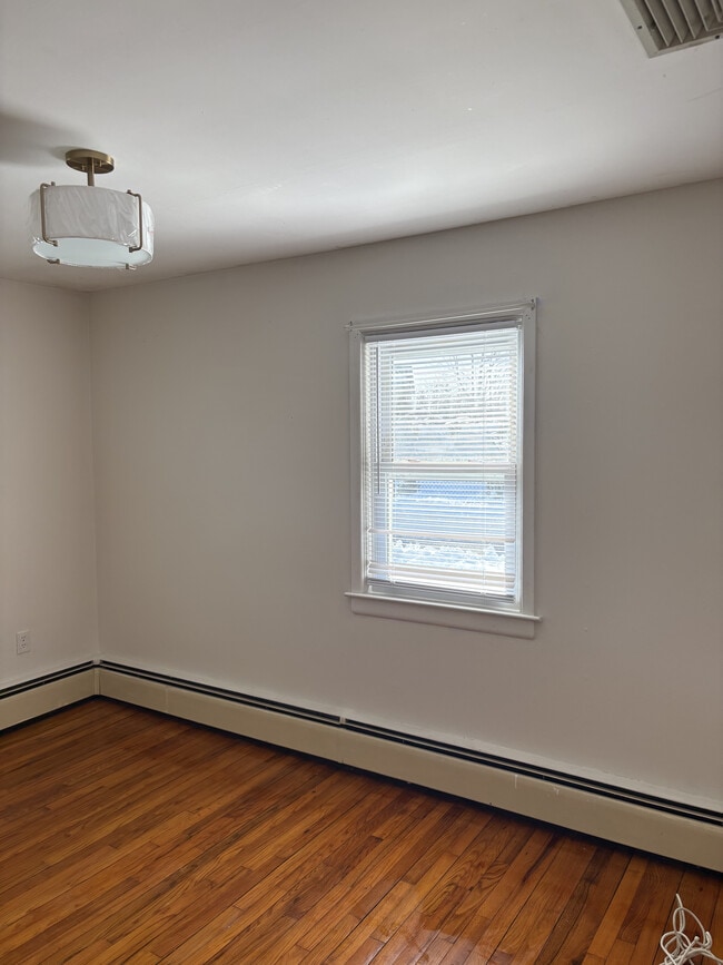 Building Photo - 32 Maiden Ln