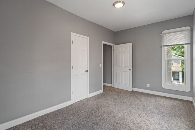 Building Photo - 41 N Beville Ave