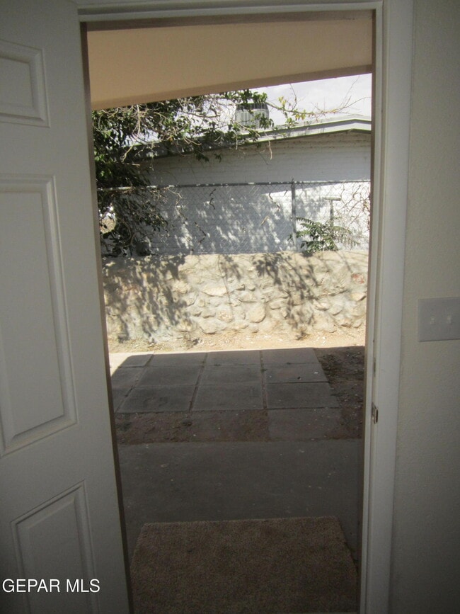 Building Photo - 305 Corvena Way