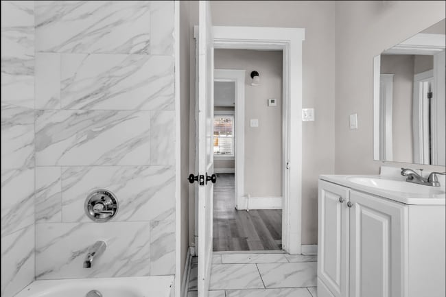 Building Photo - Charming 3-Bedroom/2-Bath Home in Parkway Village|Section 8 Welcome| Available Now!