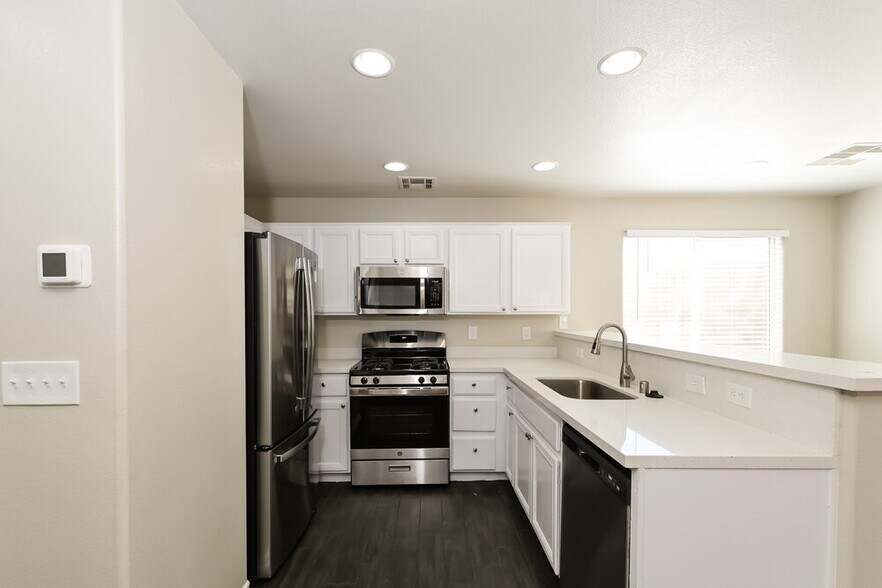 Building Photo - 8277 New Leaf Ave