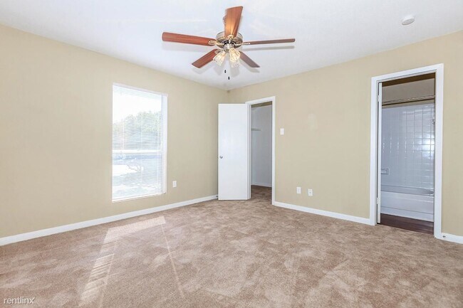 Building Photo - 3 br, 2 bath Condo - 2139 Lake Hills Dr Fl...