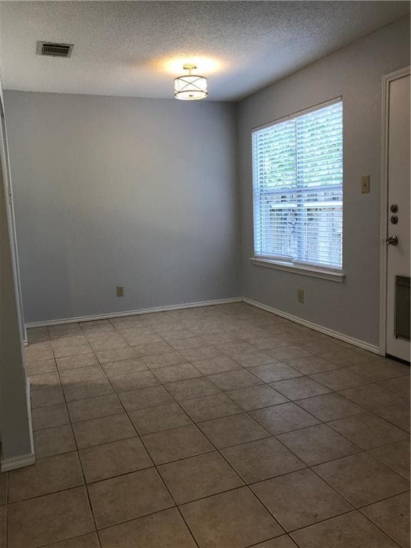 Building Photo - 5908 Parkwood Dr