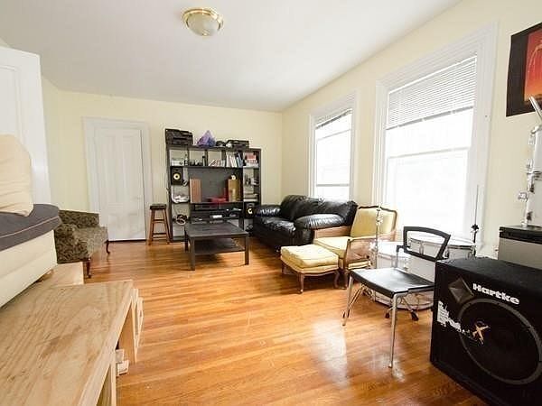 Building Photo - 50 Wyman St