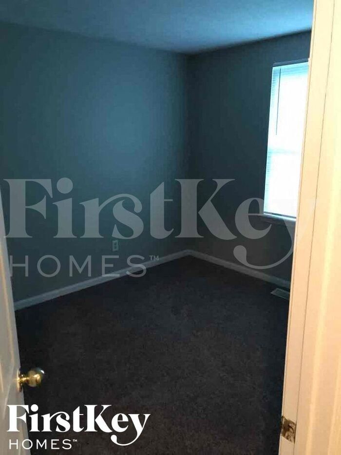 Building Photo - 10850 Snowdrop Way