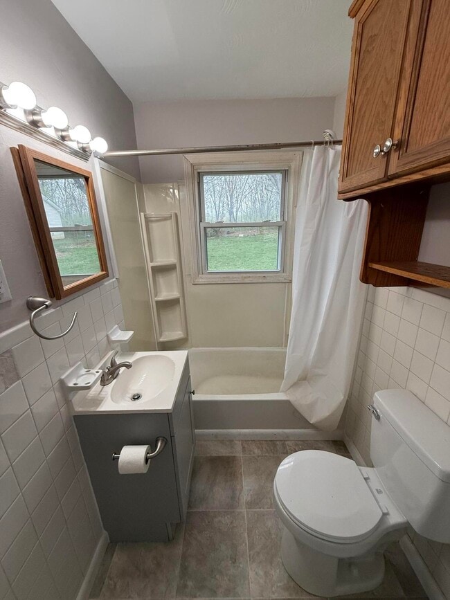 Building Photo - 719 Moberly Rd