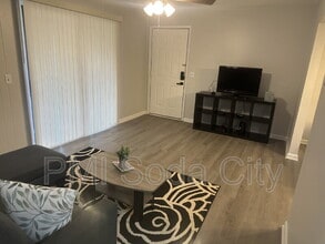 Building Photo - 105 Thornwell Ct