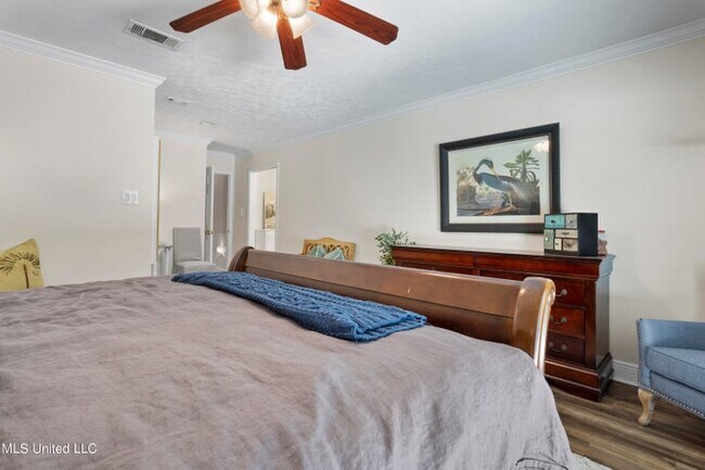 Building Photo - 550 Mockingbird Dr