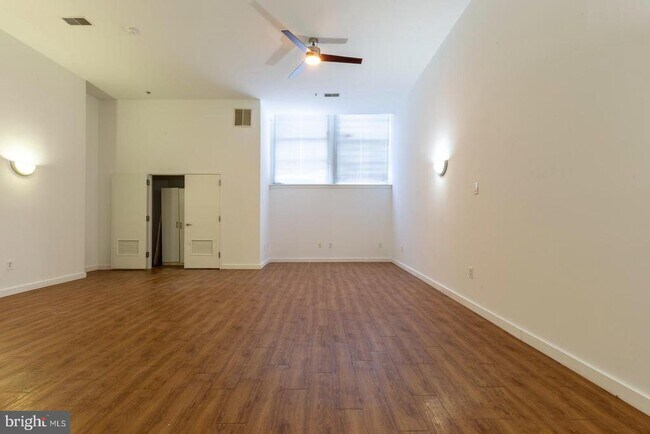 Building Photo - 109 W Wildey St