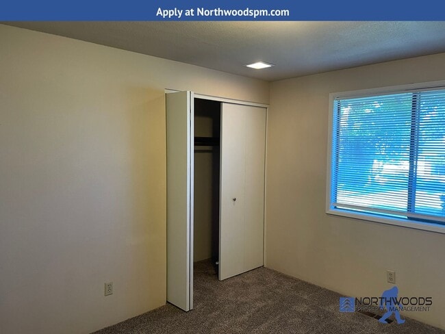 Building Photo - Charming 3 Bedroom 2 Bath Home in Very Nic...