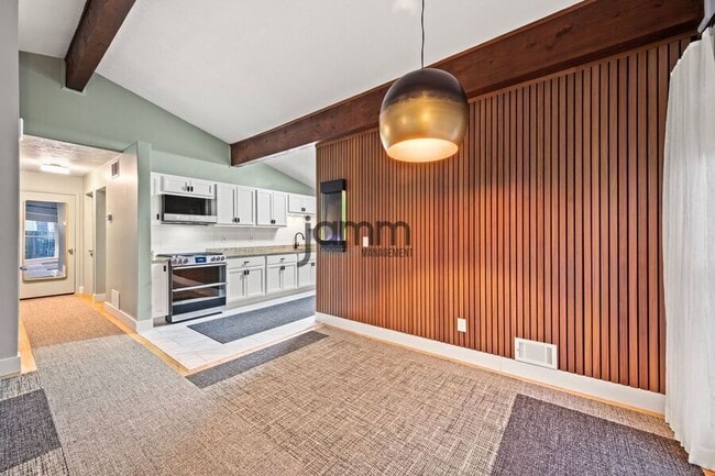 Building Photo - 268 Edgewood Dr