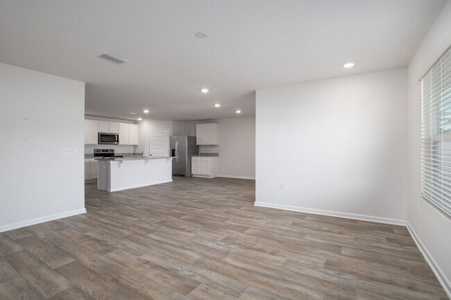 Building Photo - Welcome to your dream rental home in the c...