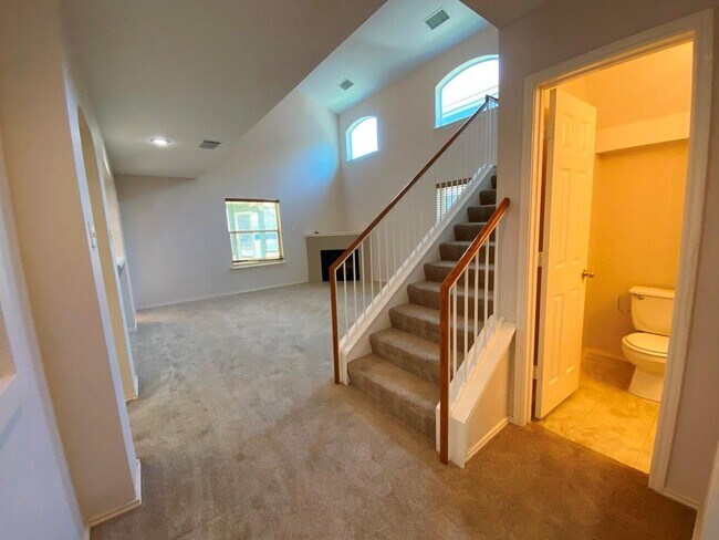 Building Photo - 145 Strawn