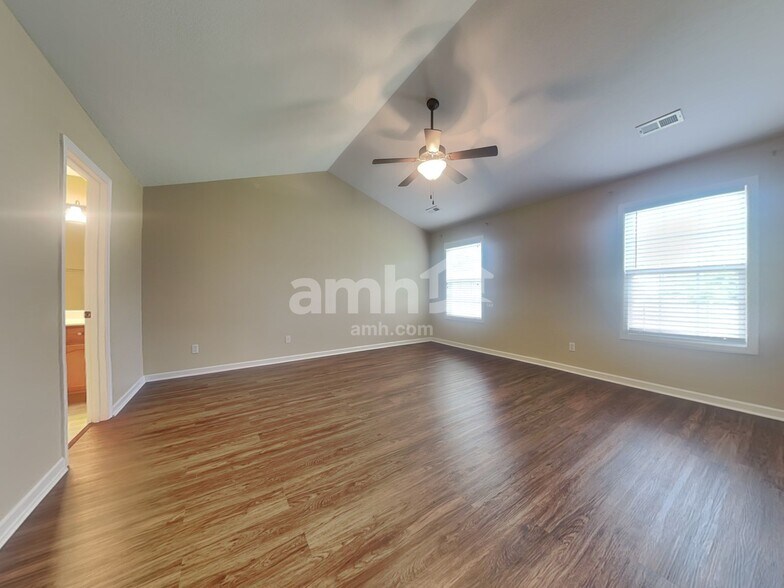 Building Photo - 6560 Gentlewinds Dr