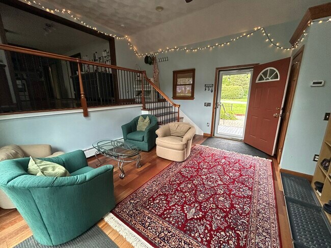 Building Photo - 119 Briarwood Dr