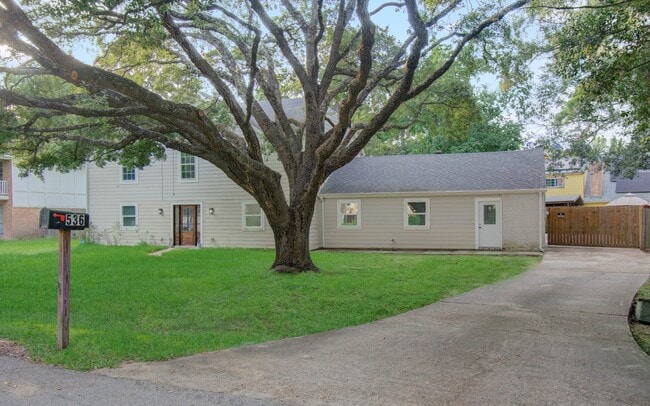 Building Photo - 536 Robert E Lee Dr