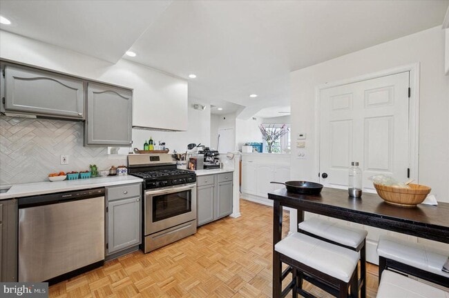 Building Photo - 3725 Lancaster Ave