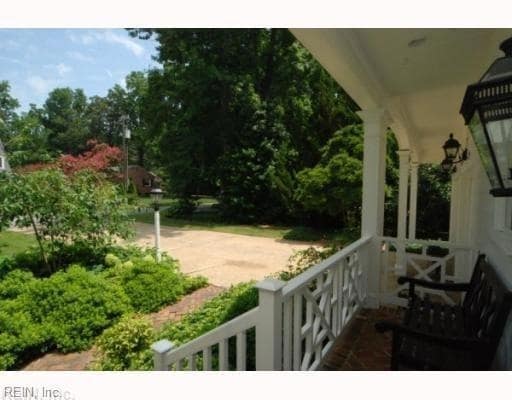 Building Photo - 925 Windsor Rd